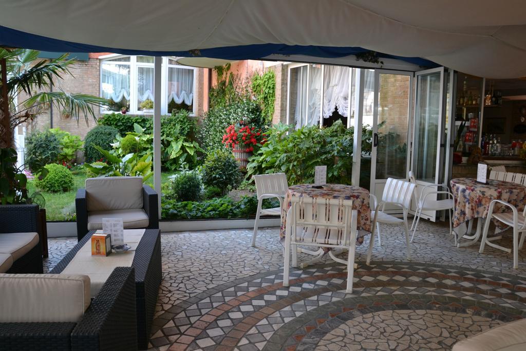 Hotel Stockholm Lido di Jesolo Esterno foto